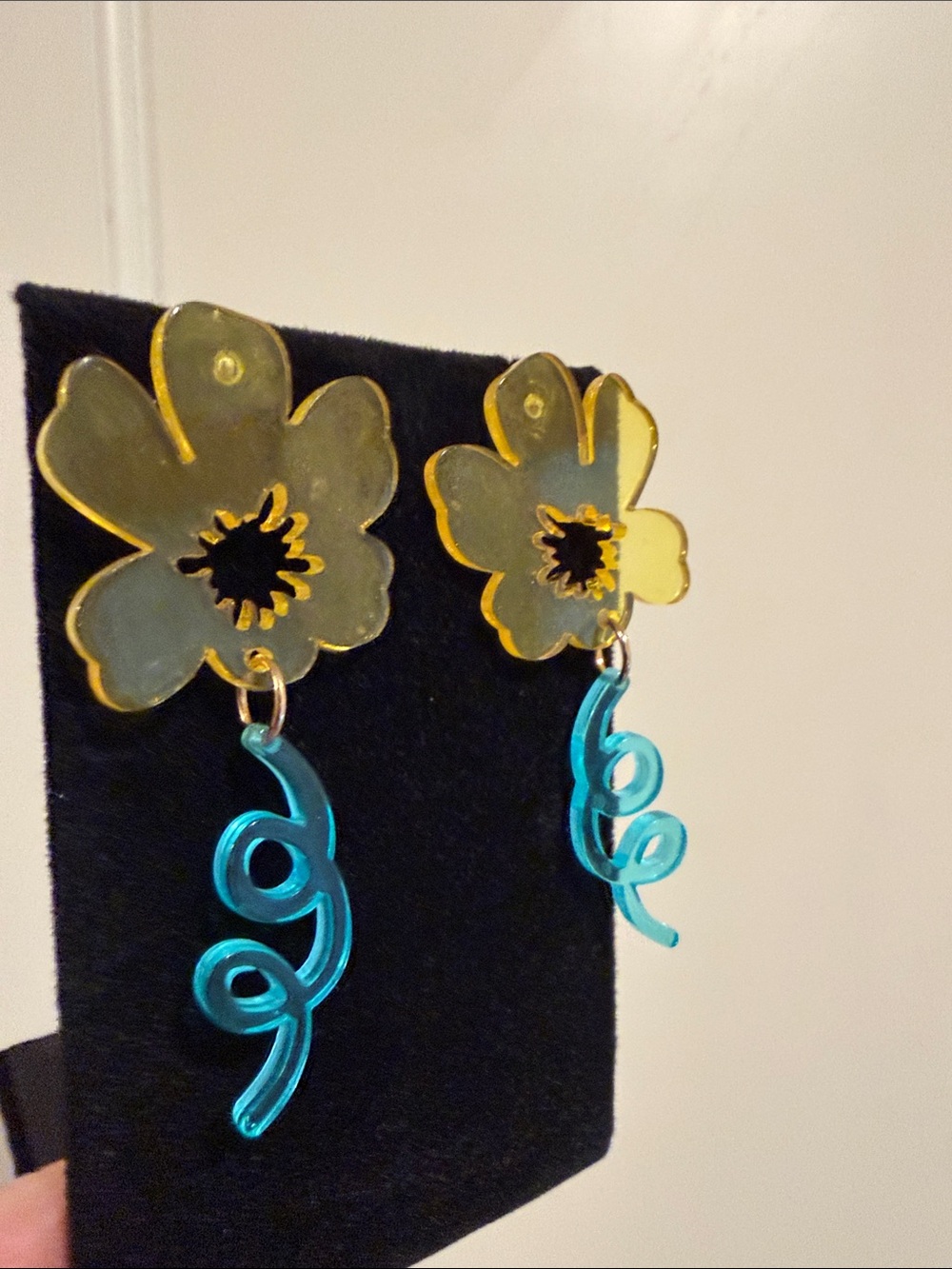 vintage 70’s 2 tone dangle resin earrings